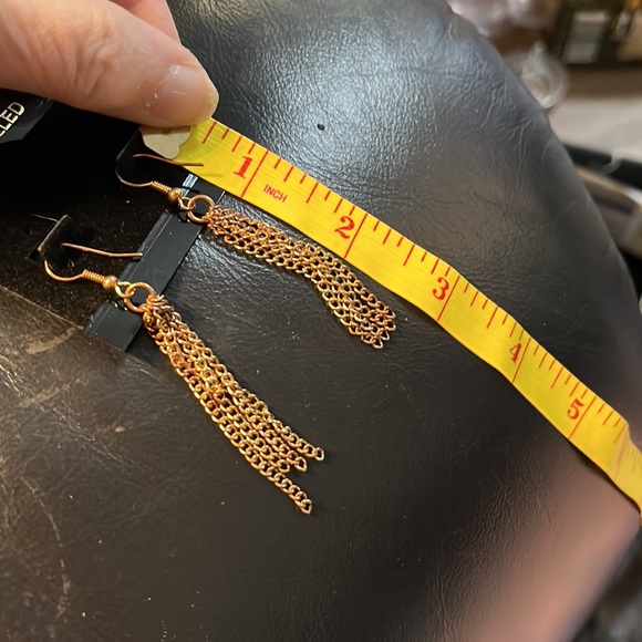 Vintage Long dangling gold filled earrings. Look stunning on - Picture 3 of 5